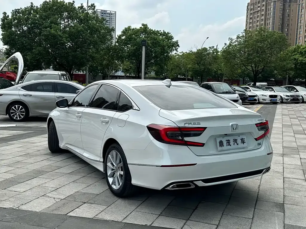 Honda Accord — фото 6