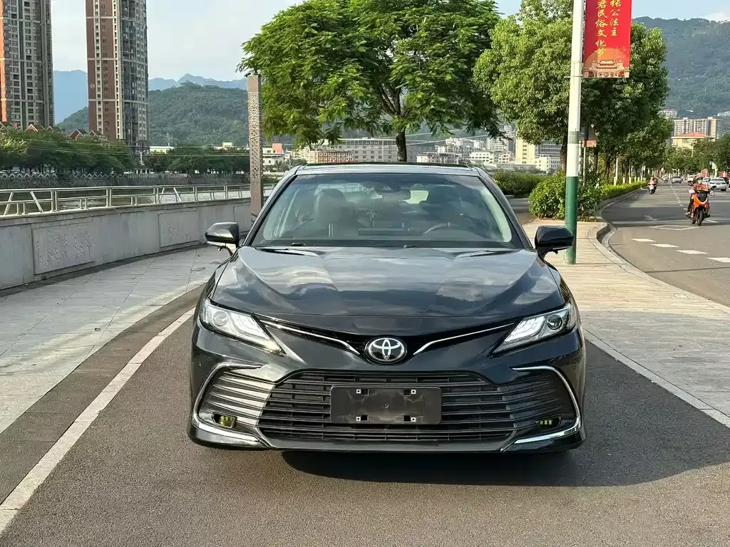Toyota Camry — фото 5