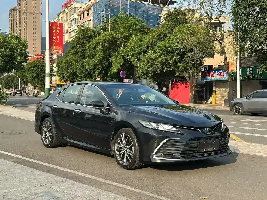 Toyota Camry — фото 8