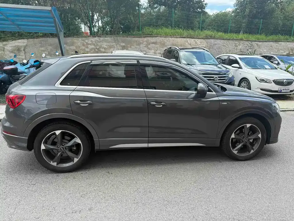 Audi Q3 — фото 10