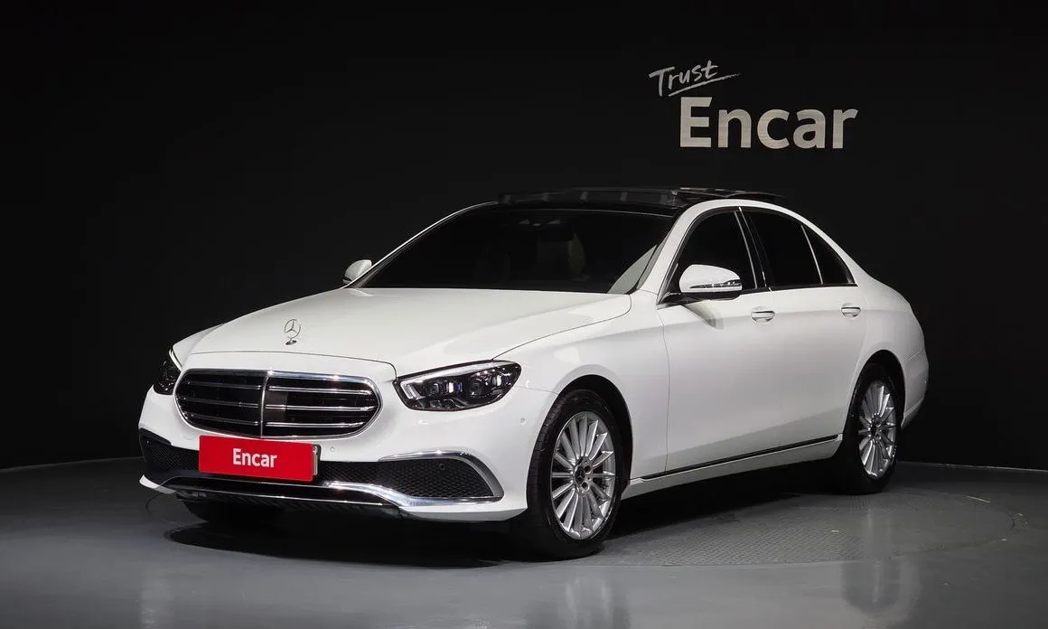 Mercedes-Benz E-Class — фото 1