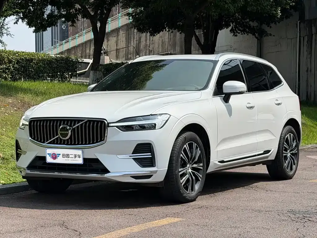 Volvo XC60 — фото 1