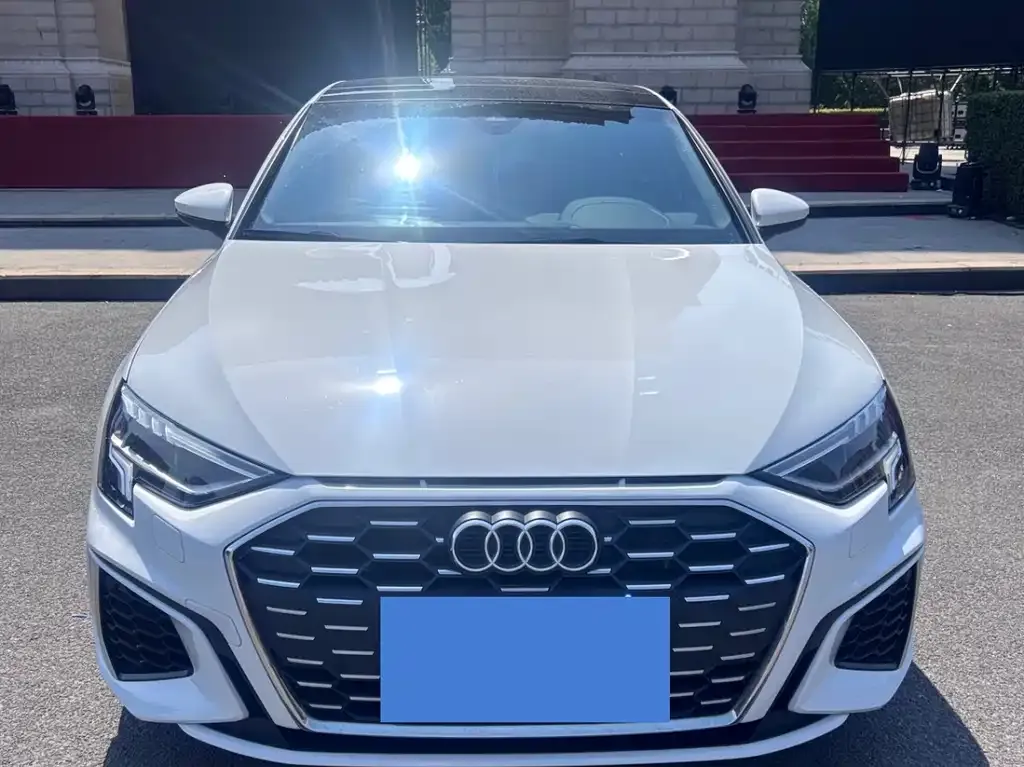 Audi A3 — фото 1