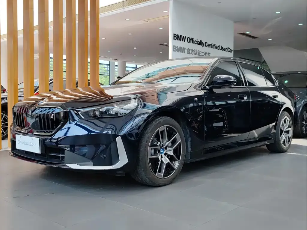 BMW i5 — фото 1