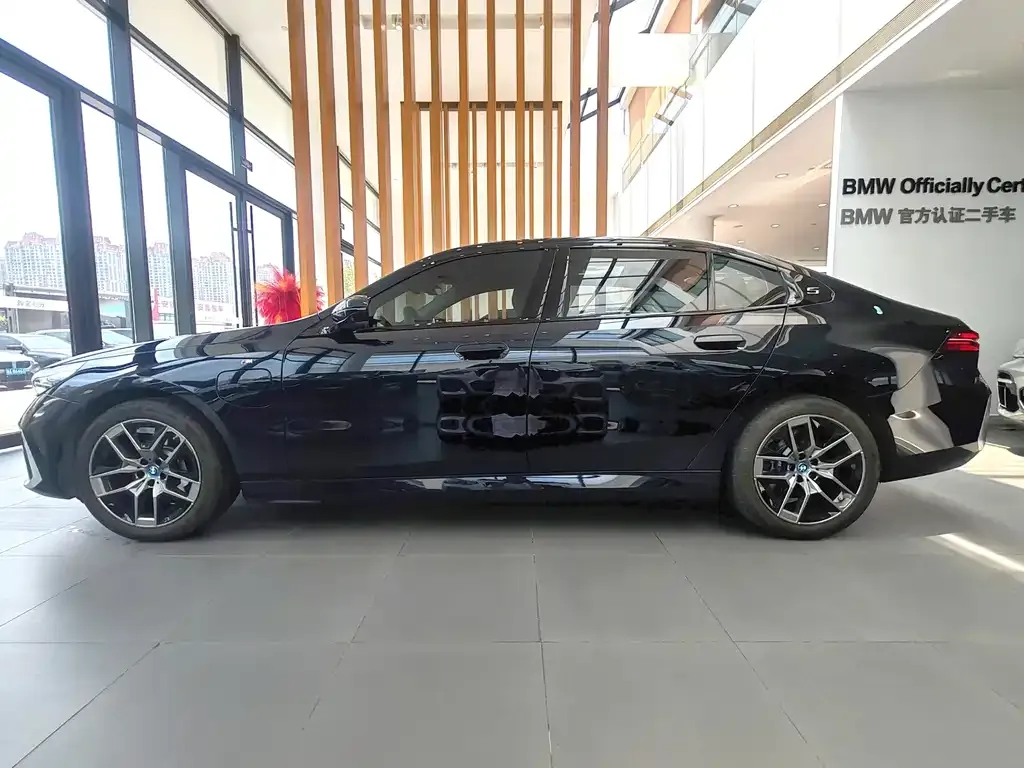 BMW i5 — фото 9