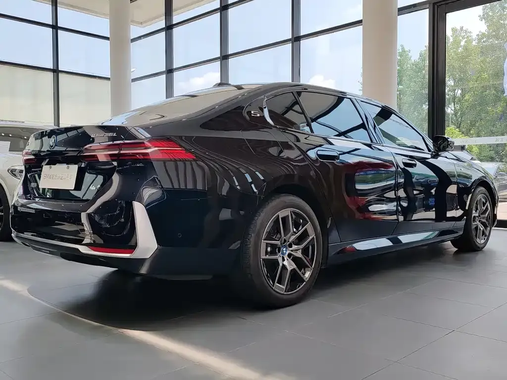 BMW i5 — фото 4