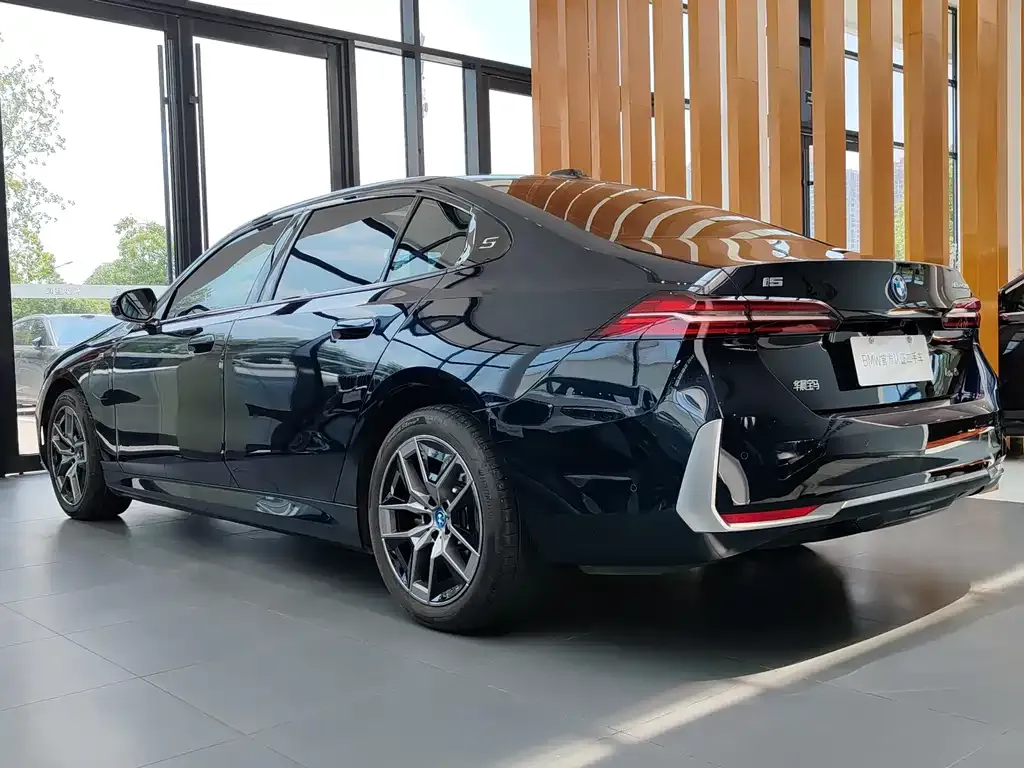 BMW i5 — фото 10