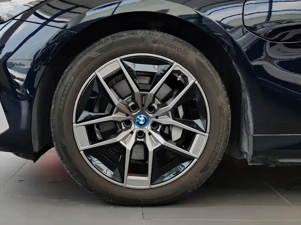 BMW i5 — фото 2