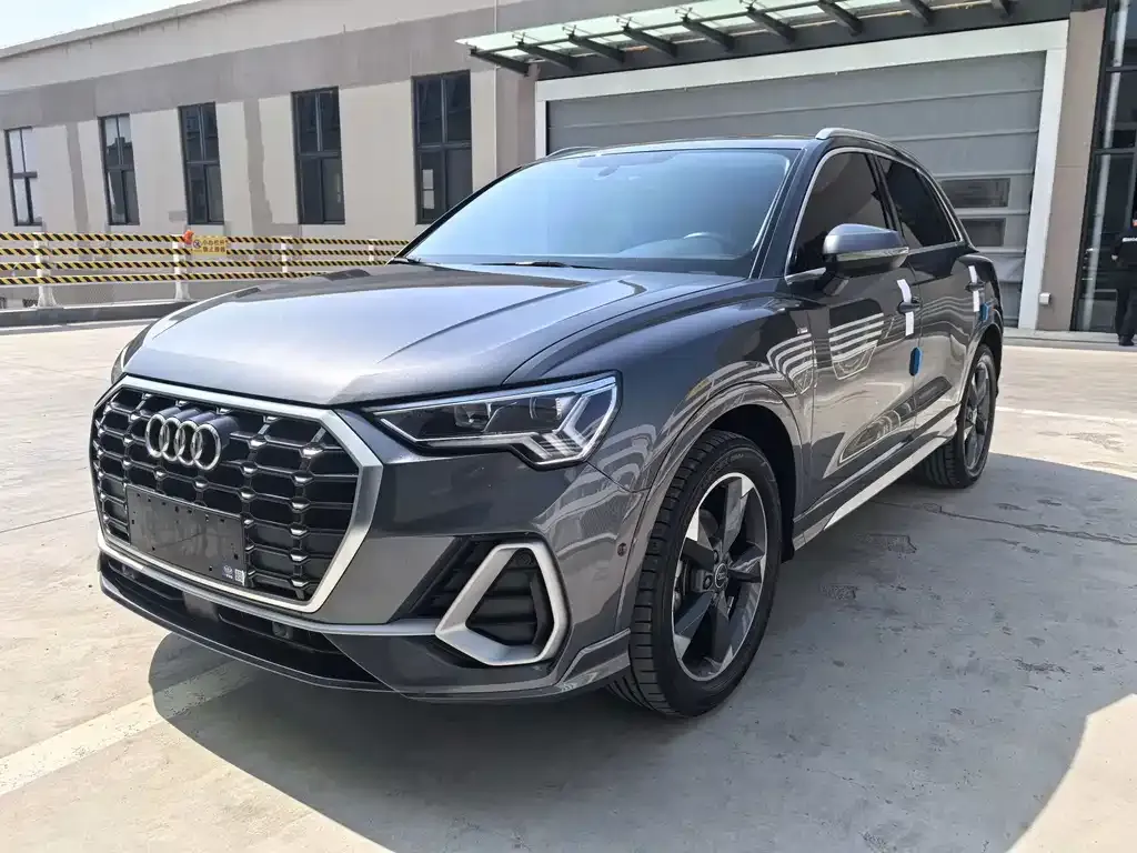 Audi Q3 — фото 1