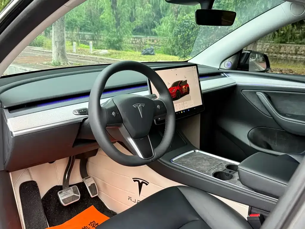 Tesla Model Y — фото 6