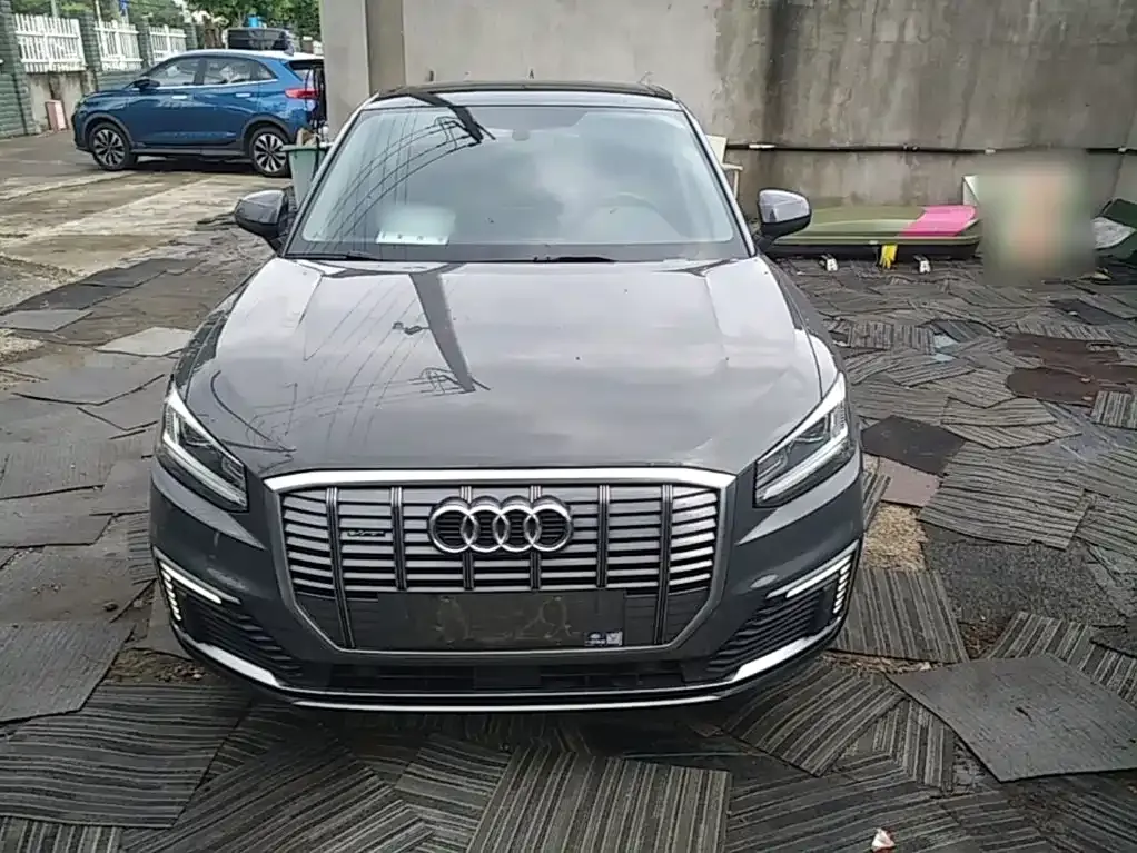 Audi Q2L e-tron — фото 10