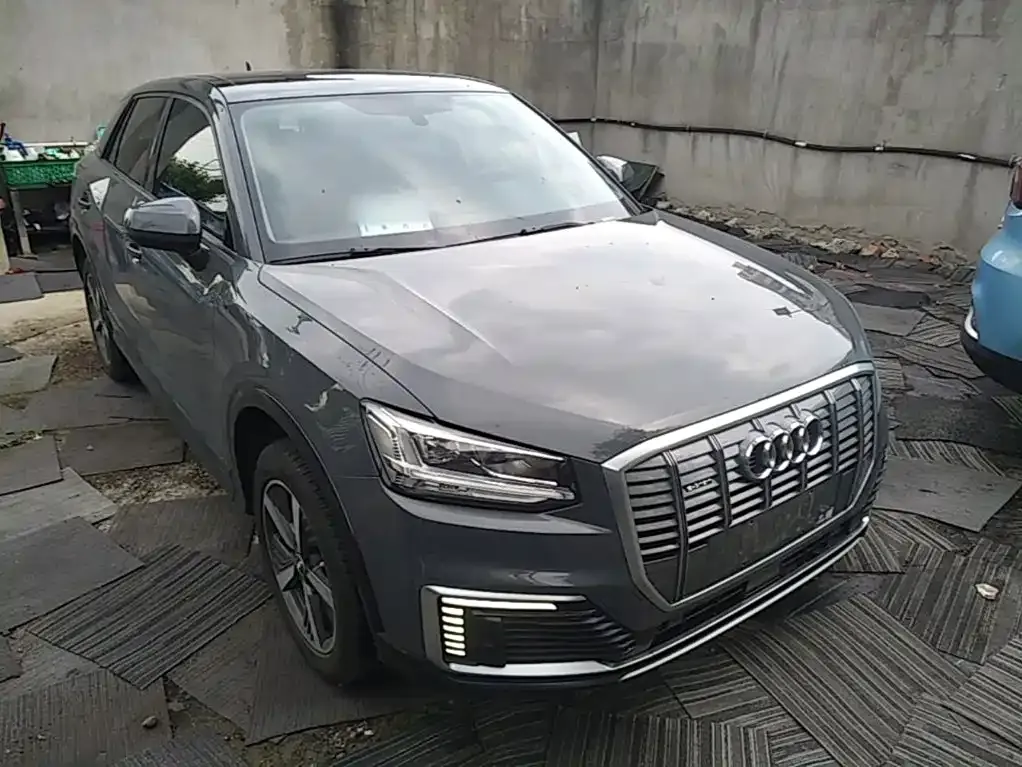 Audi Q2L e-tron — фото 4
