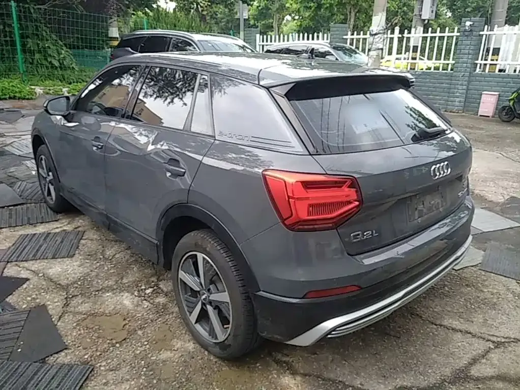 Audi Q2L e-tron — фото 5