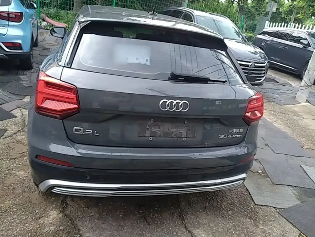 Audi Q2L e-tron — фото 7