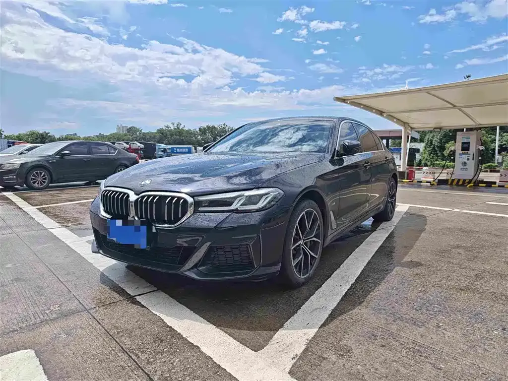 BMW 5 Series — фото 1