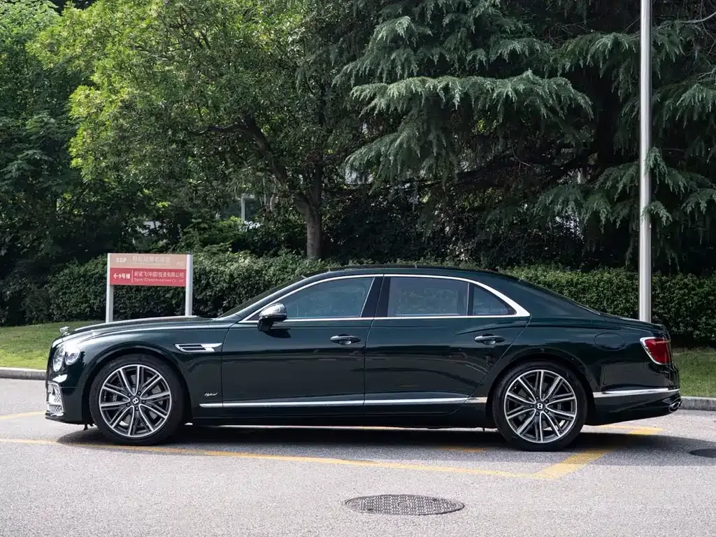 Bentley Flying Spur PHEV — фото 9