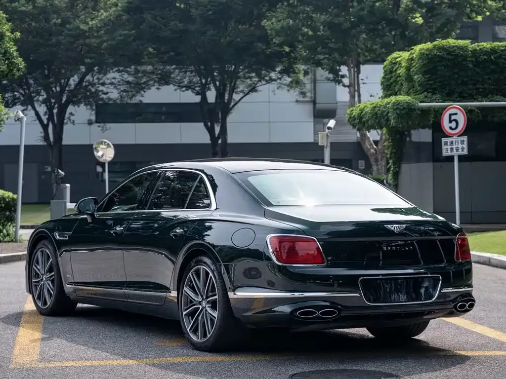 Bentley Flying Spur PHEV — фото 3