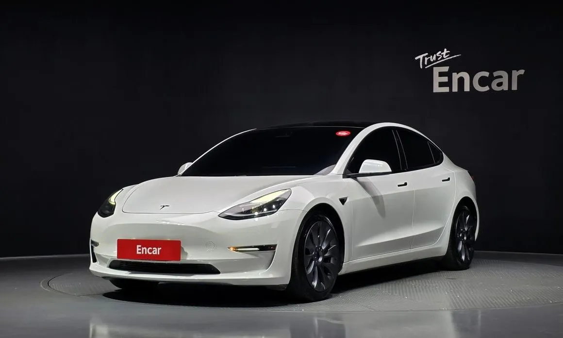 Tesla Model 3 — фото 1