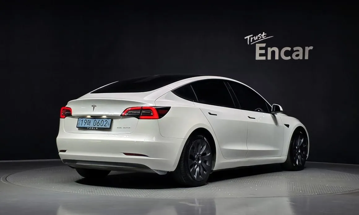 Tesla Model 3 — фото 2