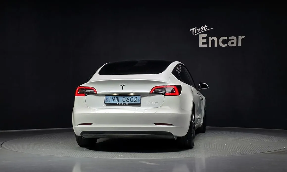 Tesla Model 3 — фото 3