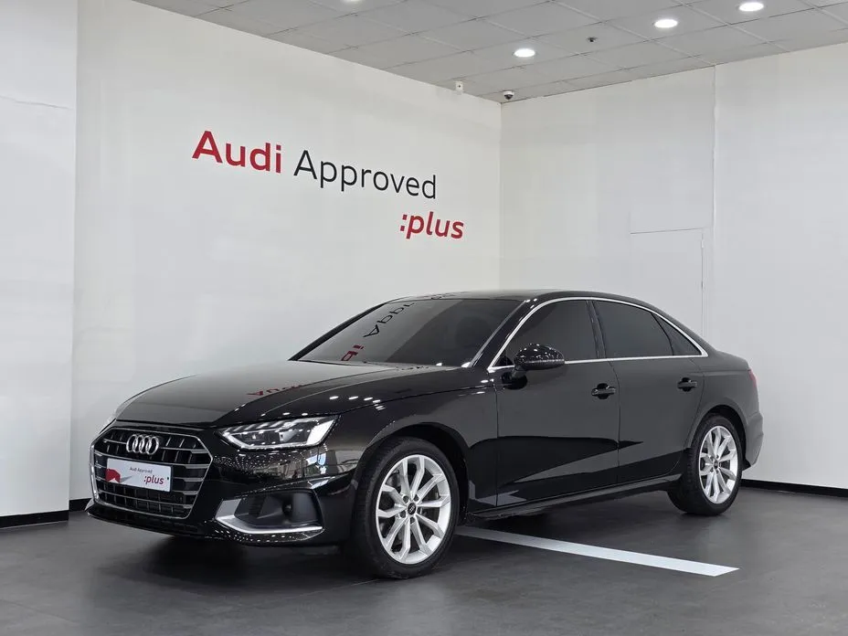 Audi A4 — фото 1