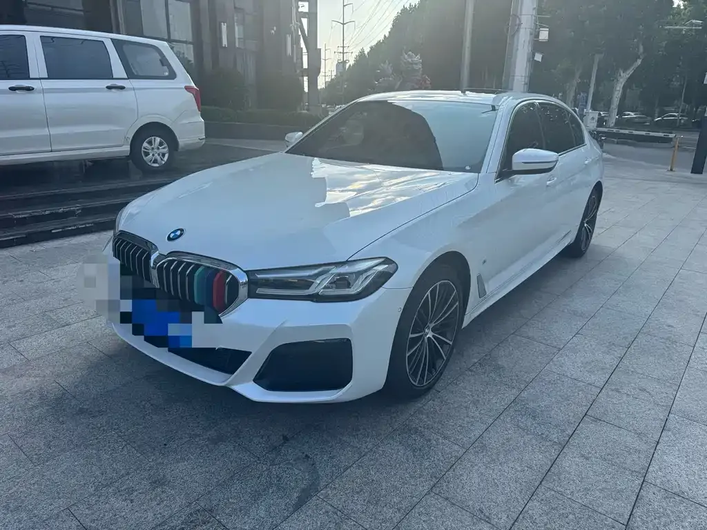 BMW 5 Series — фото 1