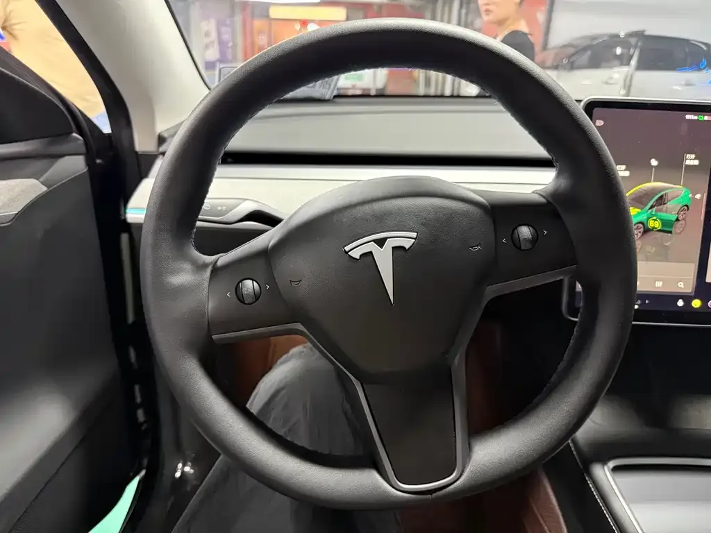 Tesla Model Y — фото 3