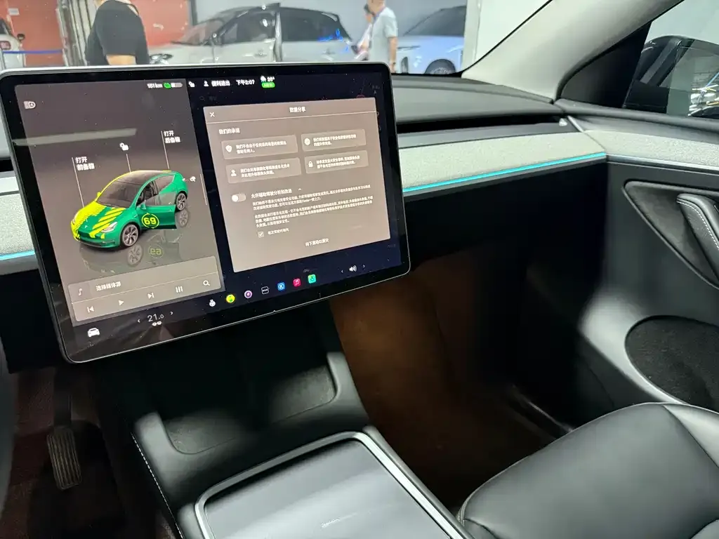 Tesla Model Y — фото 9