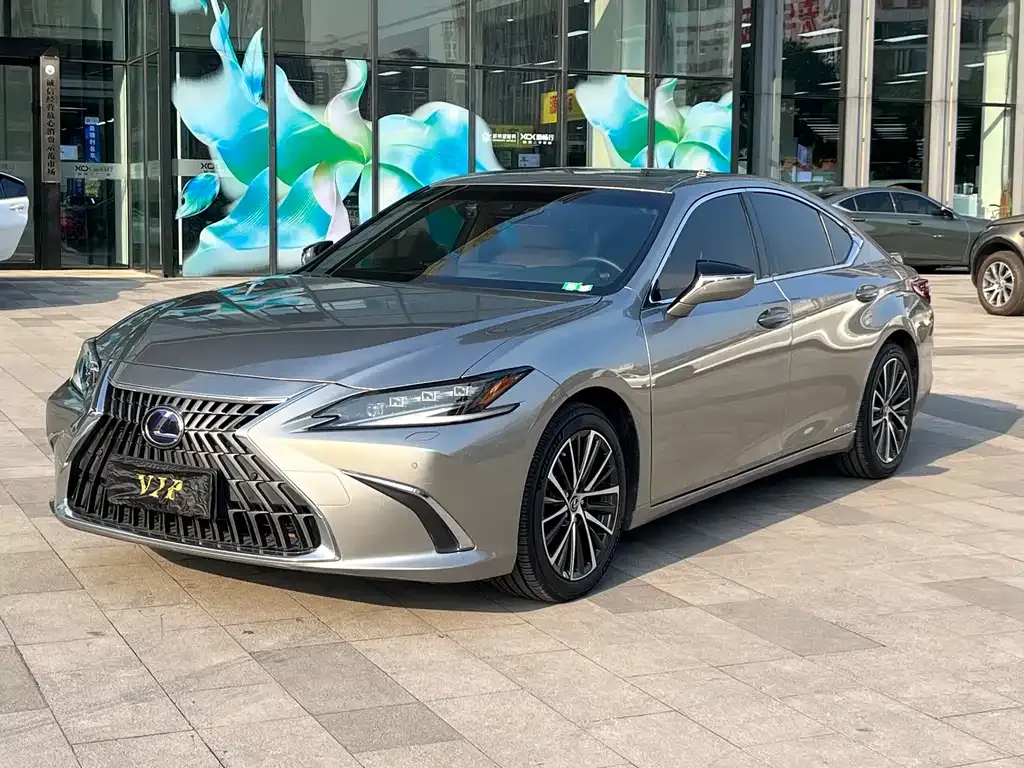 Lexus ES — фото 1