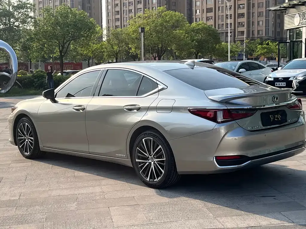 Lexus ES — фото 5
