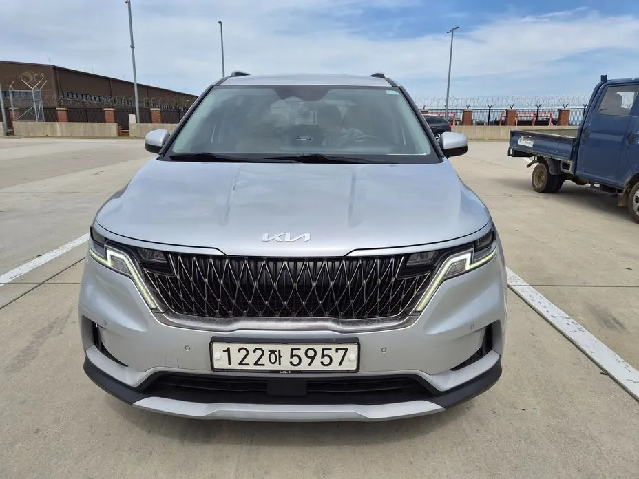 Kia Carnival — фото 1