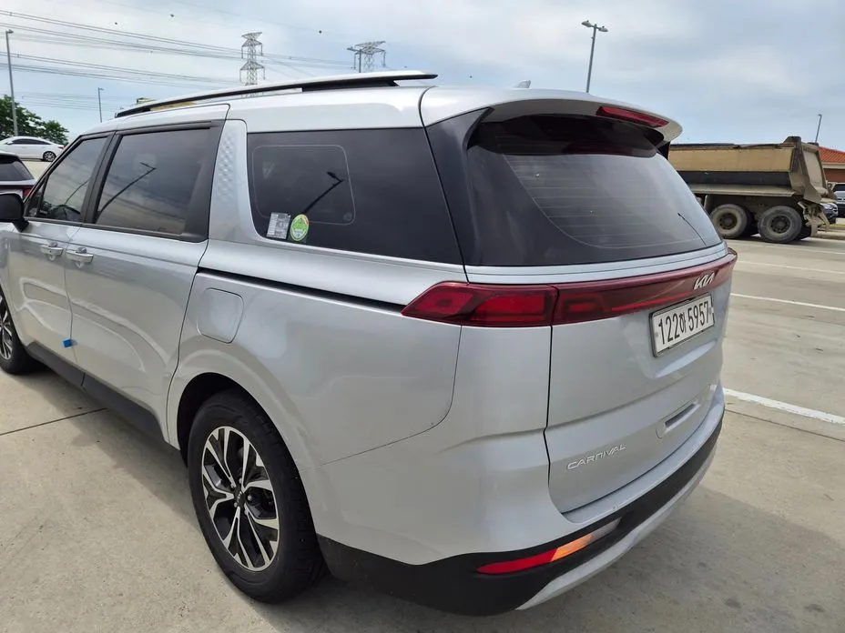 Kia Carnival — фото 10