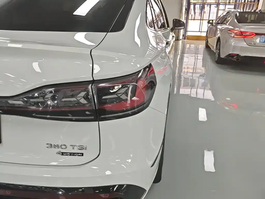 Volkswagen Tiguan X — фото 9