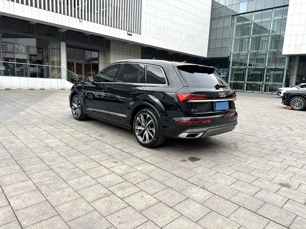Audi Q7 — фото 8