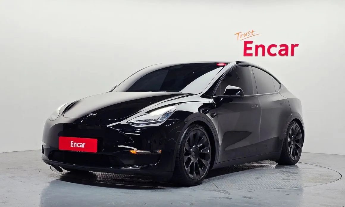 Tesla Model Y — фото 1