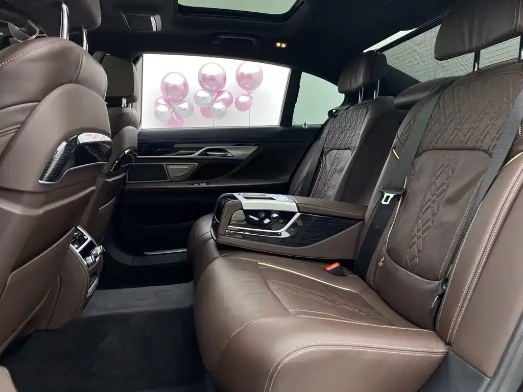 BMW 7 Series 2022 из CN, фото 9