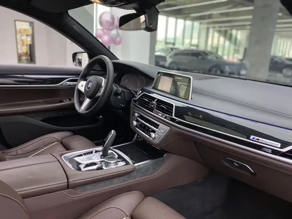 BMW 7 Series 2022 из CN, фото 7