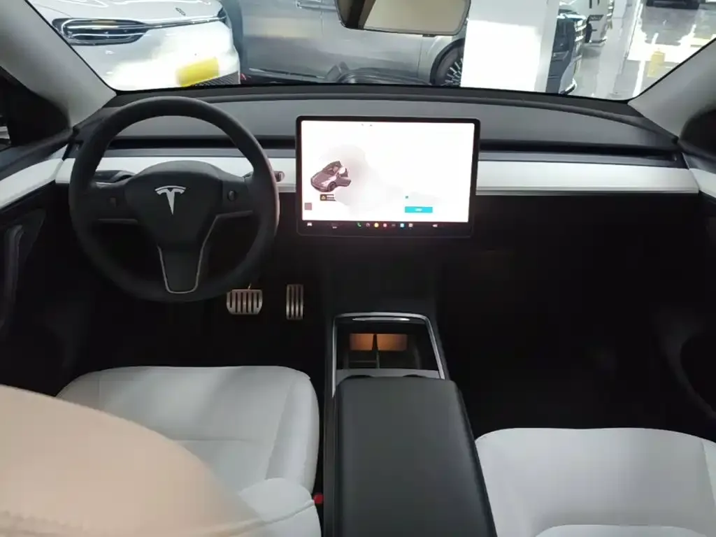 Tesla Model Y — фото 2