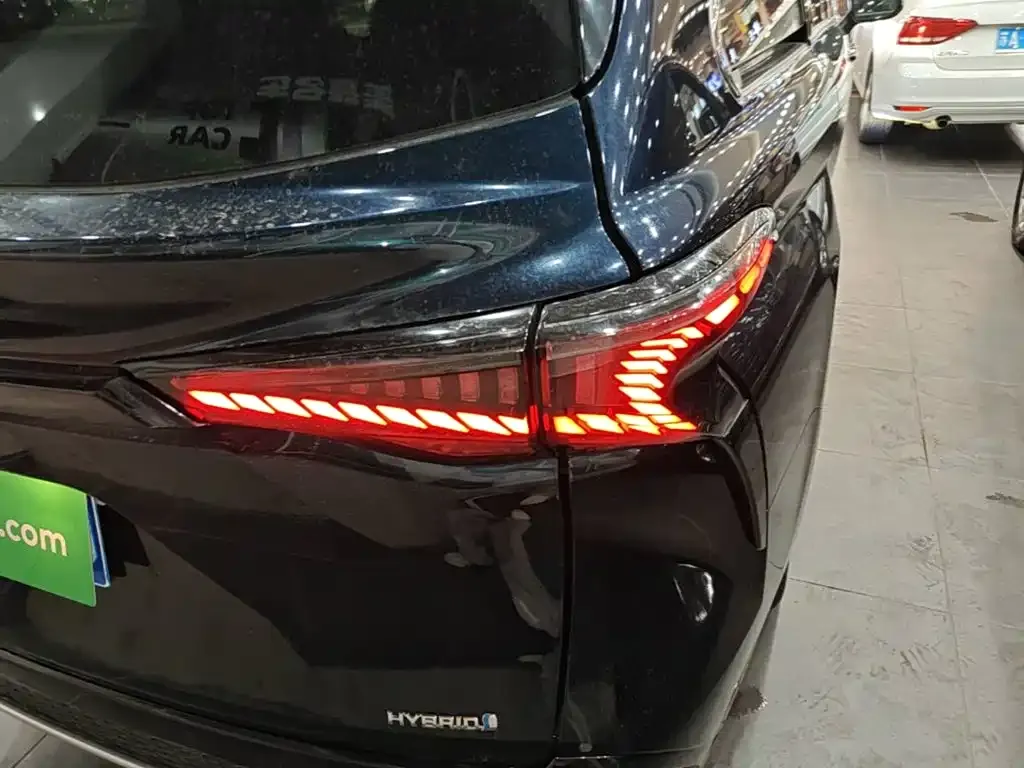 Toyota Granvia — фото 2