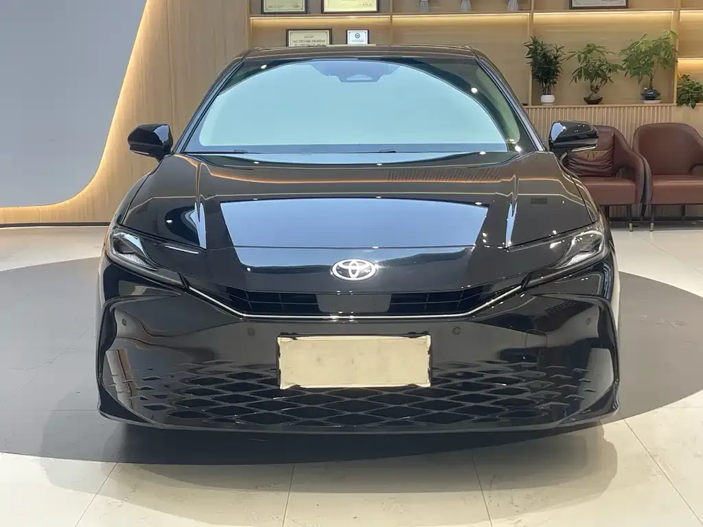 Toyota Camry — фото 10