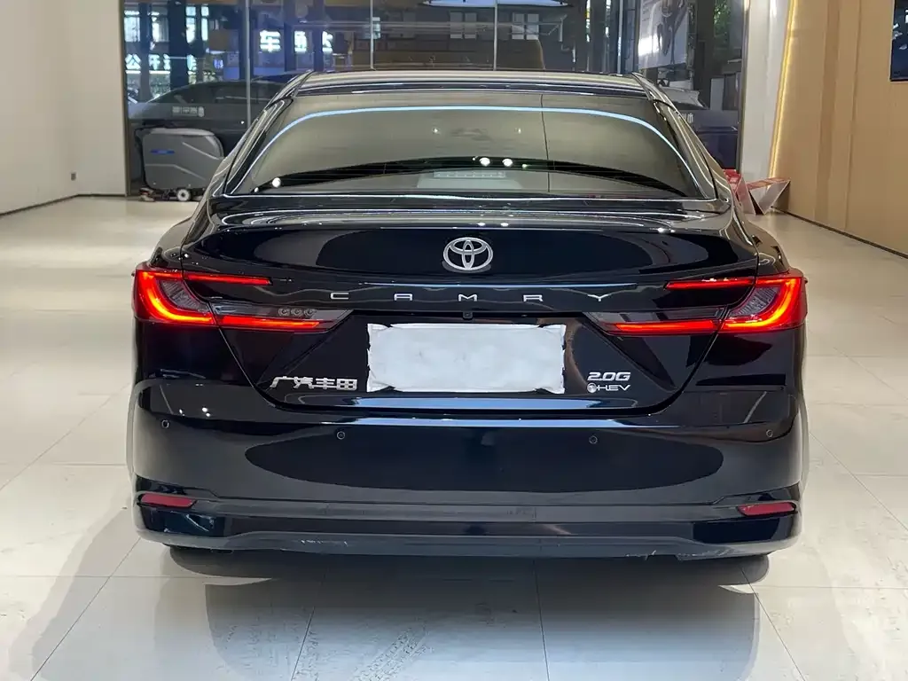 Toyota Camry — фото 5