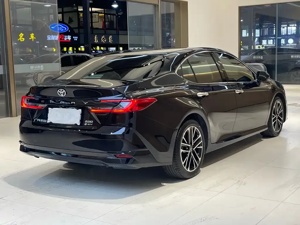 Toyota Camry — фото 4