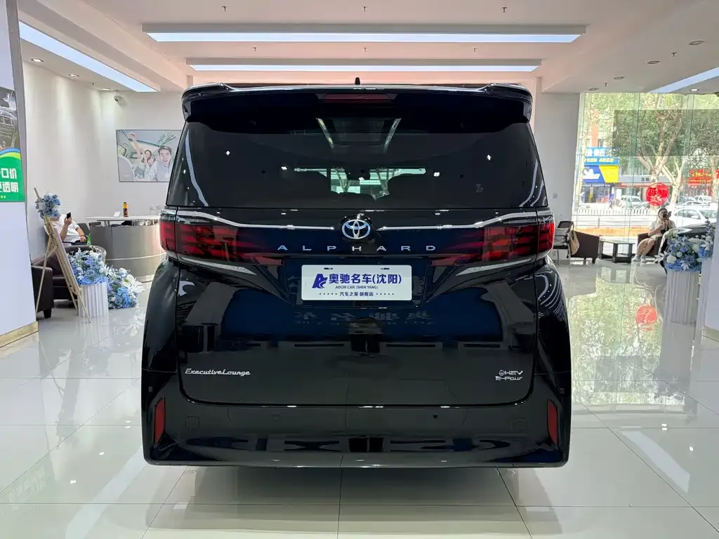 Toyota Alphard — фото 7