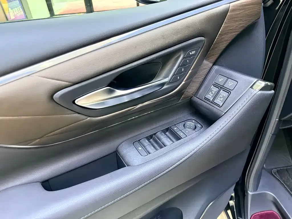 Toyota Alphard — фото 10