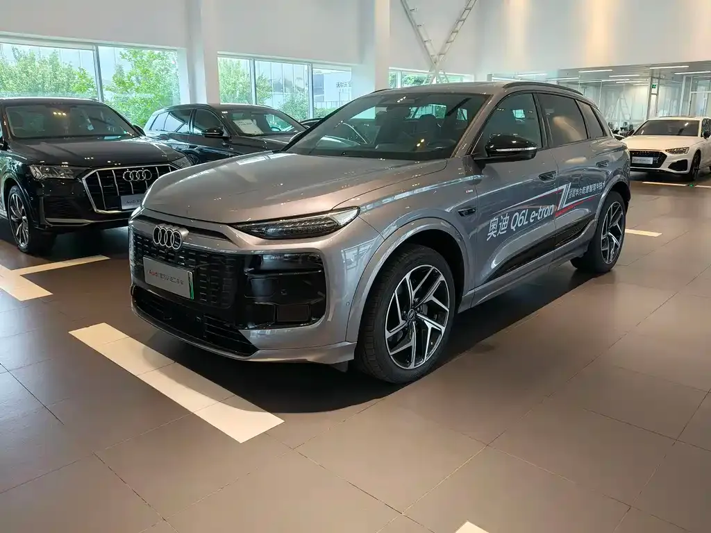 Audi Q6L e-tron — фото 1