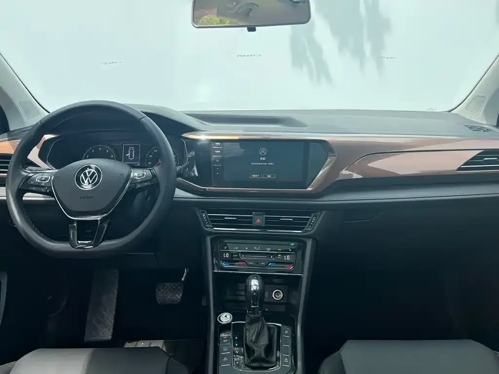 Volkswagen Tharu — фото 2