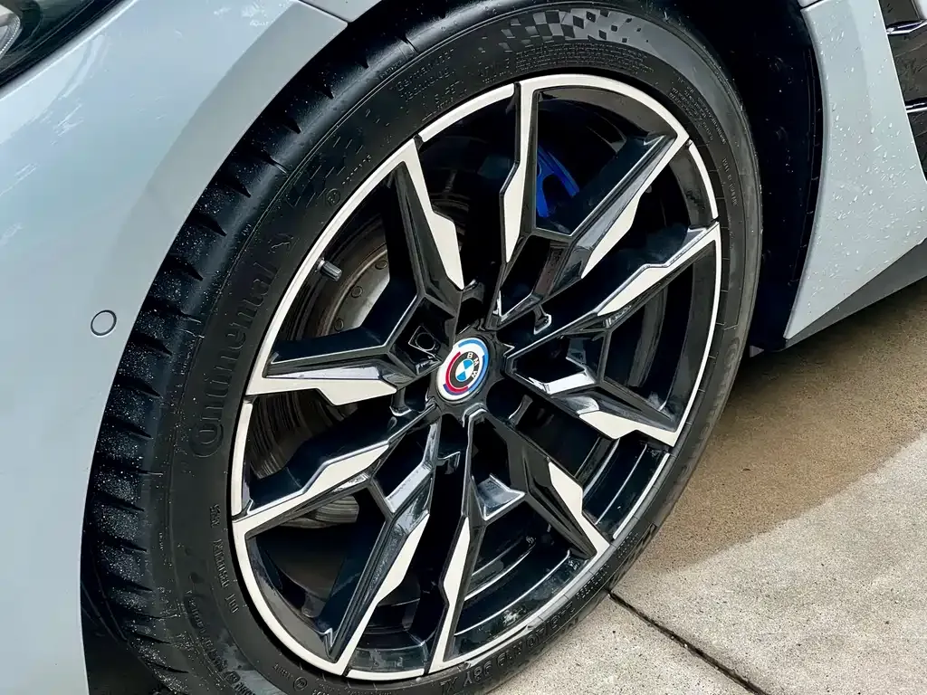 BMW i4 — фото 2