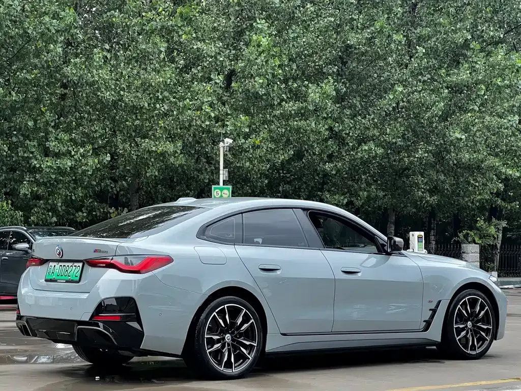 BMW i4 — фото 10