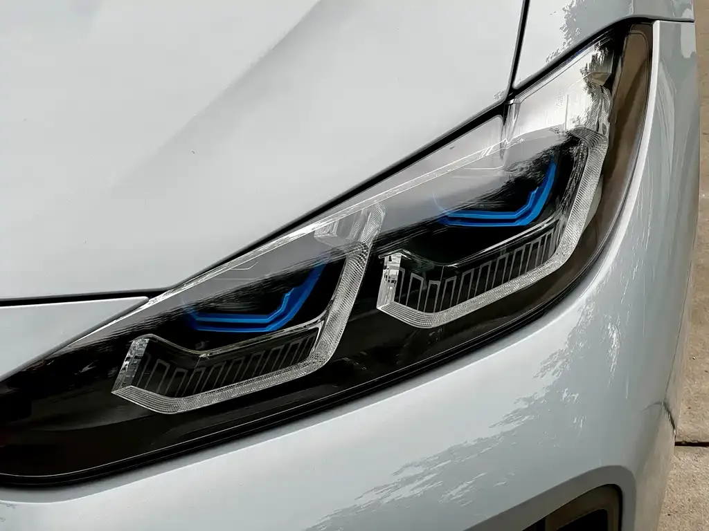 BMW i4 — фото 5