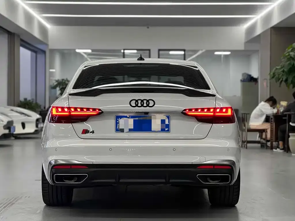 Audi A4L — фото 7
